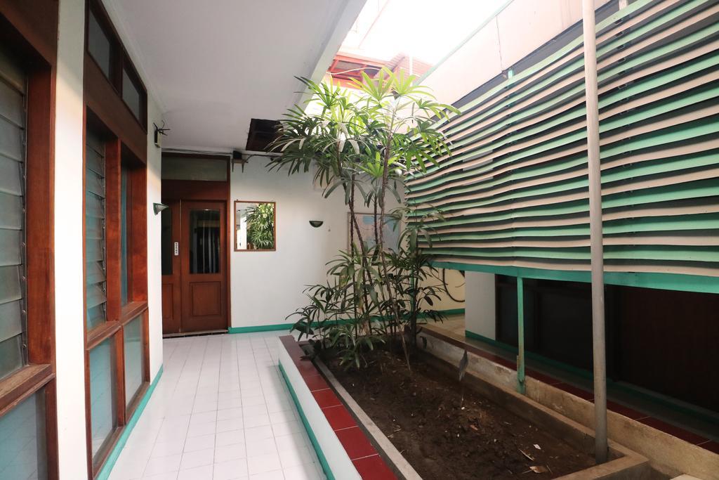 Hotel Keluarga Djagalan Raya Surabaya Luaran gambar