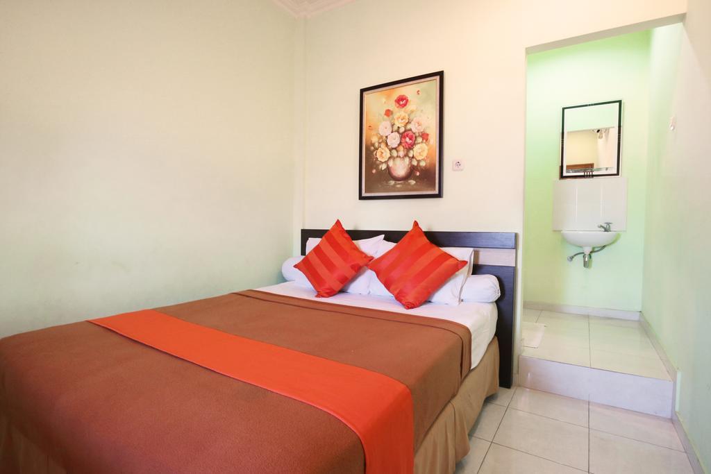 Hotel Keluarga Djagalan Raya Surabaya Luaran gambar