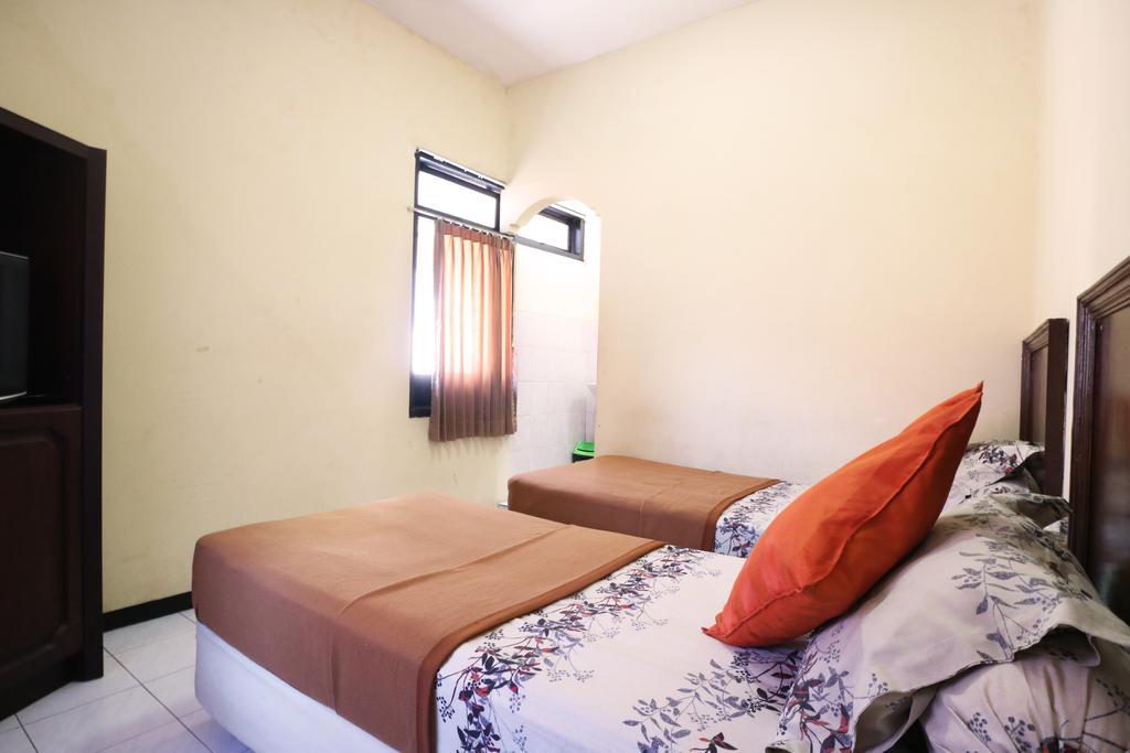 Hotel Keluarga Djagalan Raya Surabaya Luaran gambar