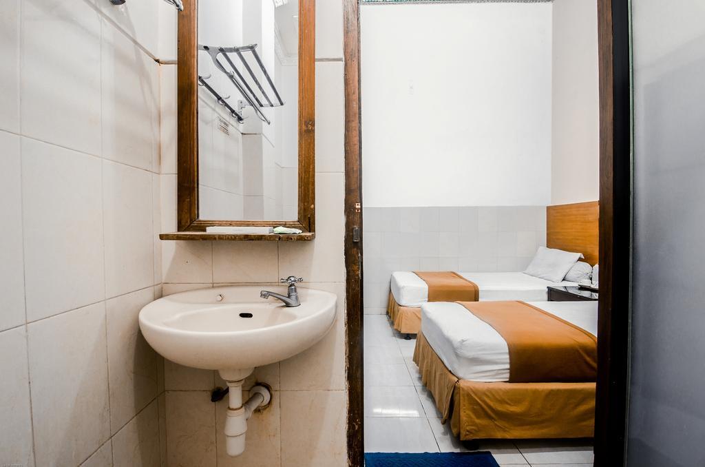 Hotel Keluarga Djagalan Raya Surabaya Luaran gambar