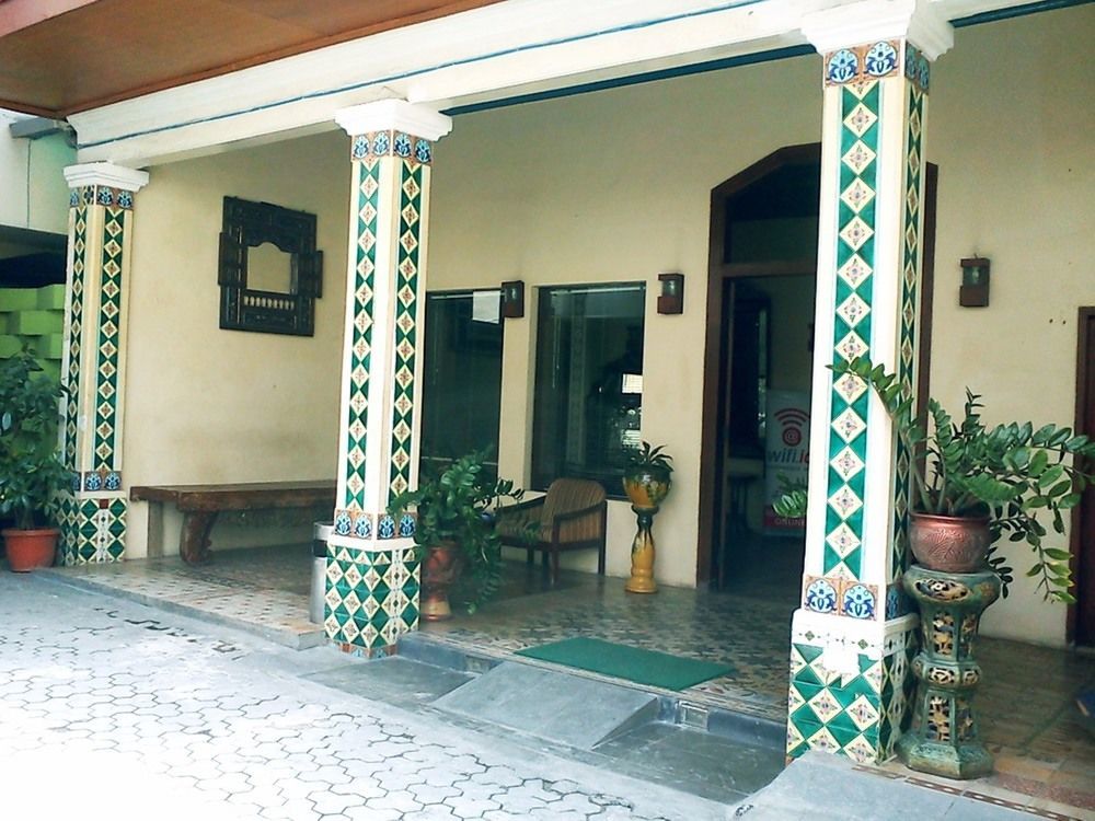 Hotel Keluarga Djagalan Raya Surabaya Luaran gambar