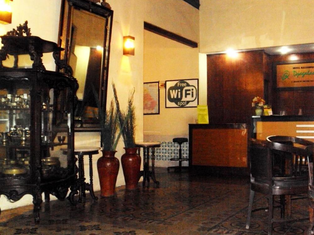 Hotel Keluarga Djagalan Raya Surabaya Luaran gambar