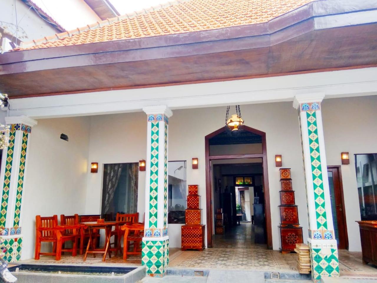 Hotel Keluarga Djagalan Raya Surabaya Luaran gambar