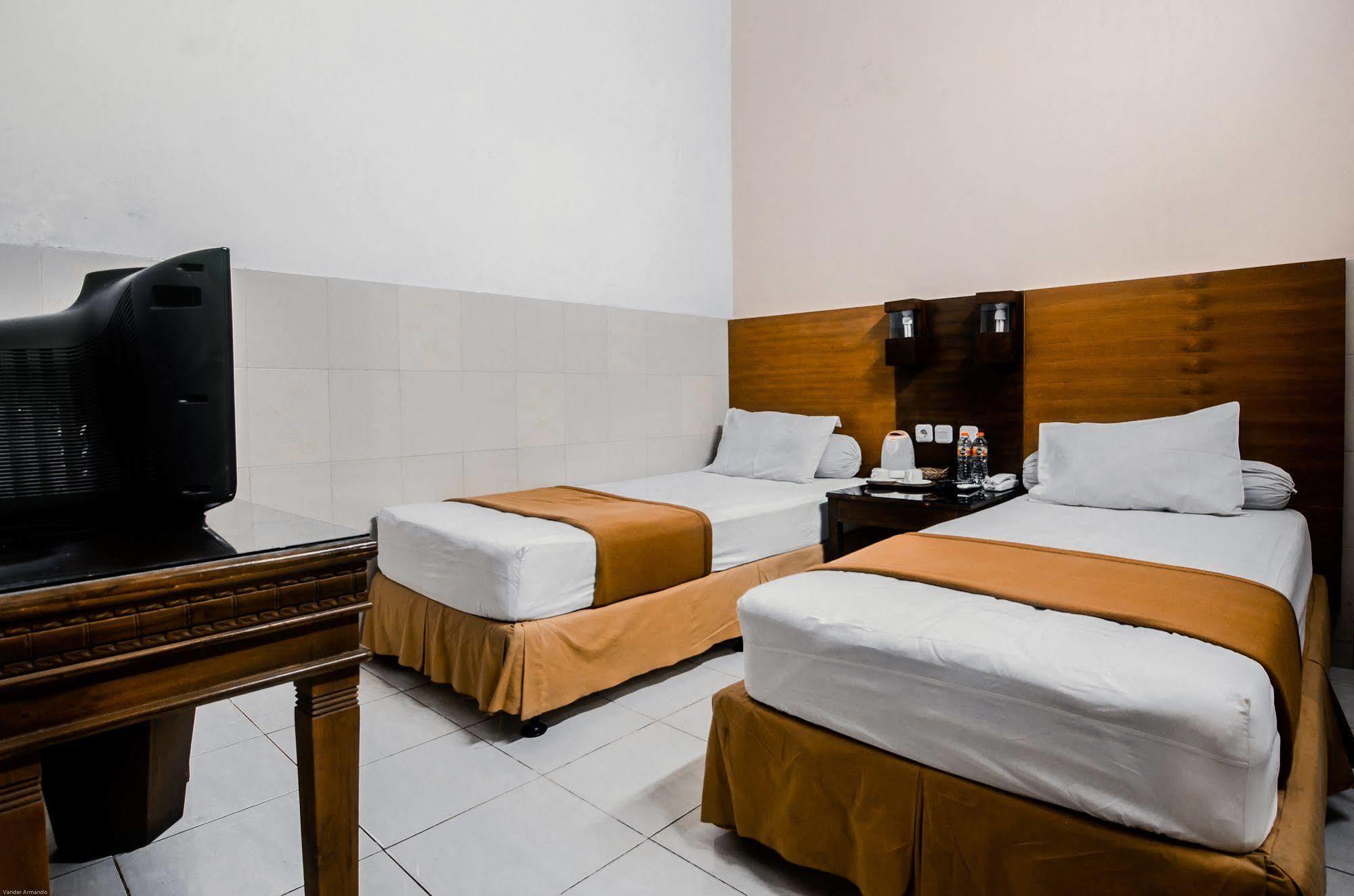 Hotel Keluarga Djagalan Raya Surabaya Luaran gambar