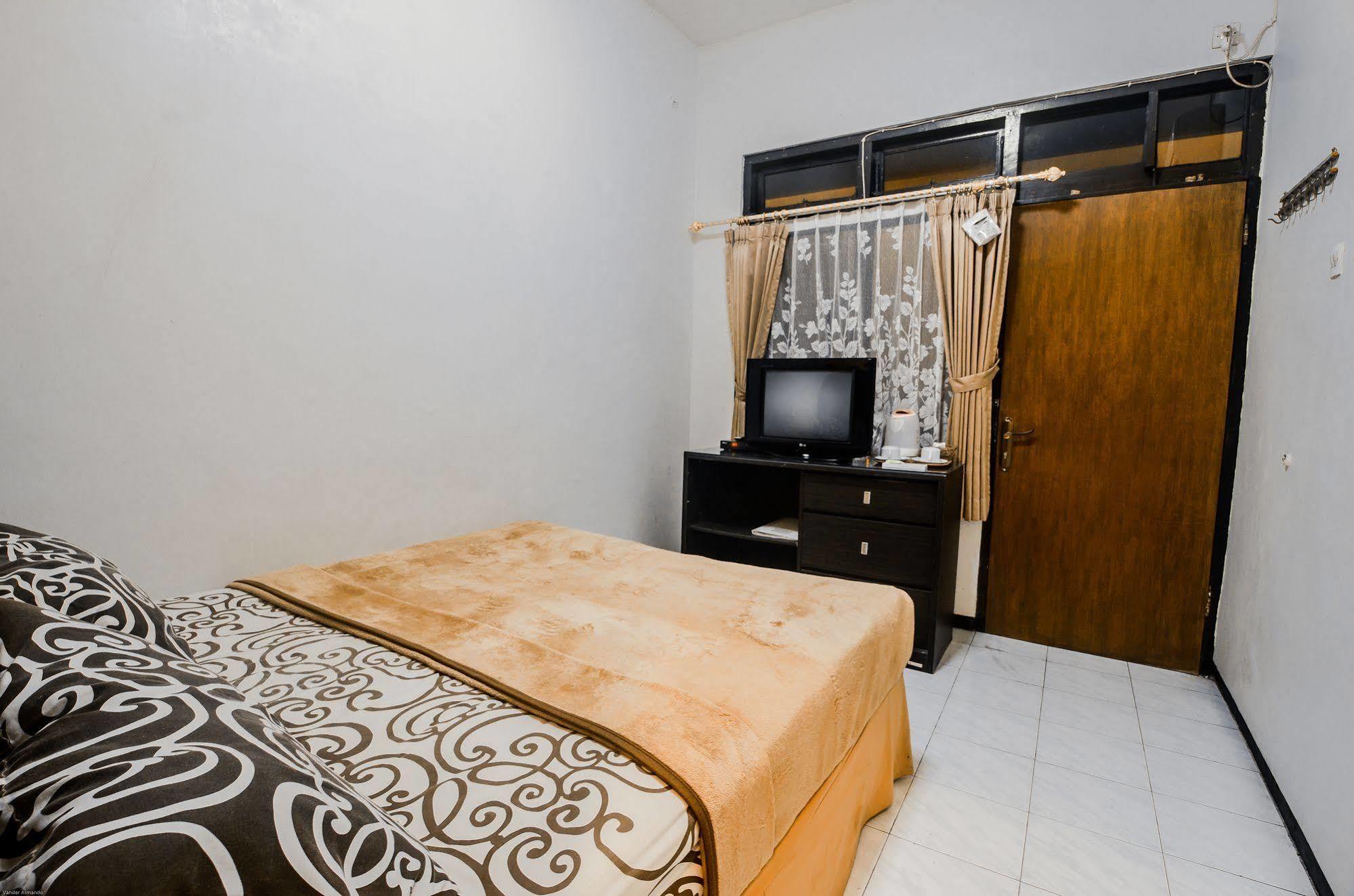 Hotel Keluarga Djagalan Raya Surabaya Luaran gambar