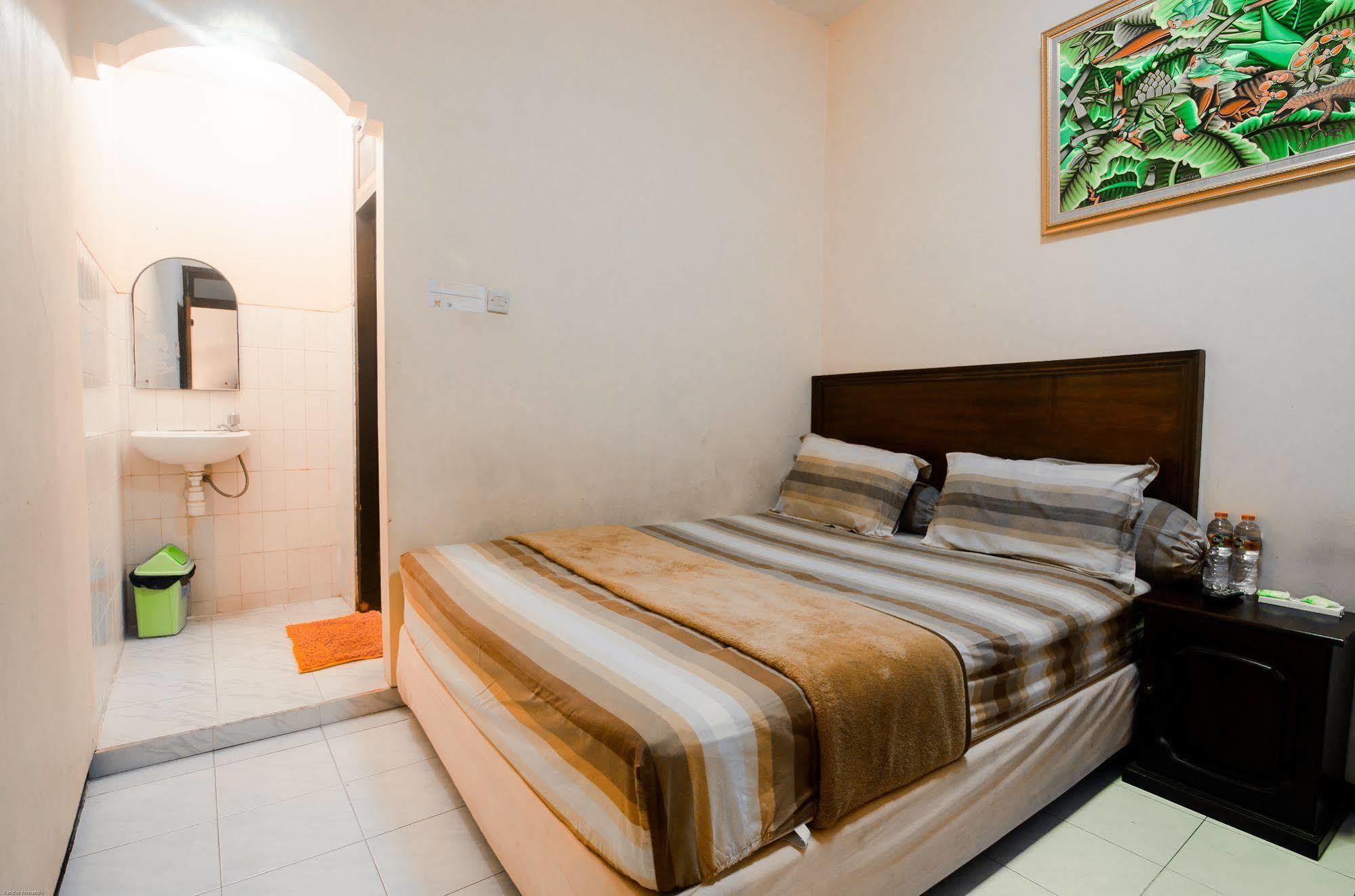 Hotel Keluarga Djagalan Raya Surabaya Luaran gambar
