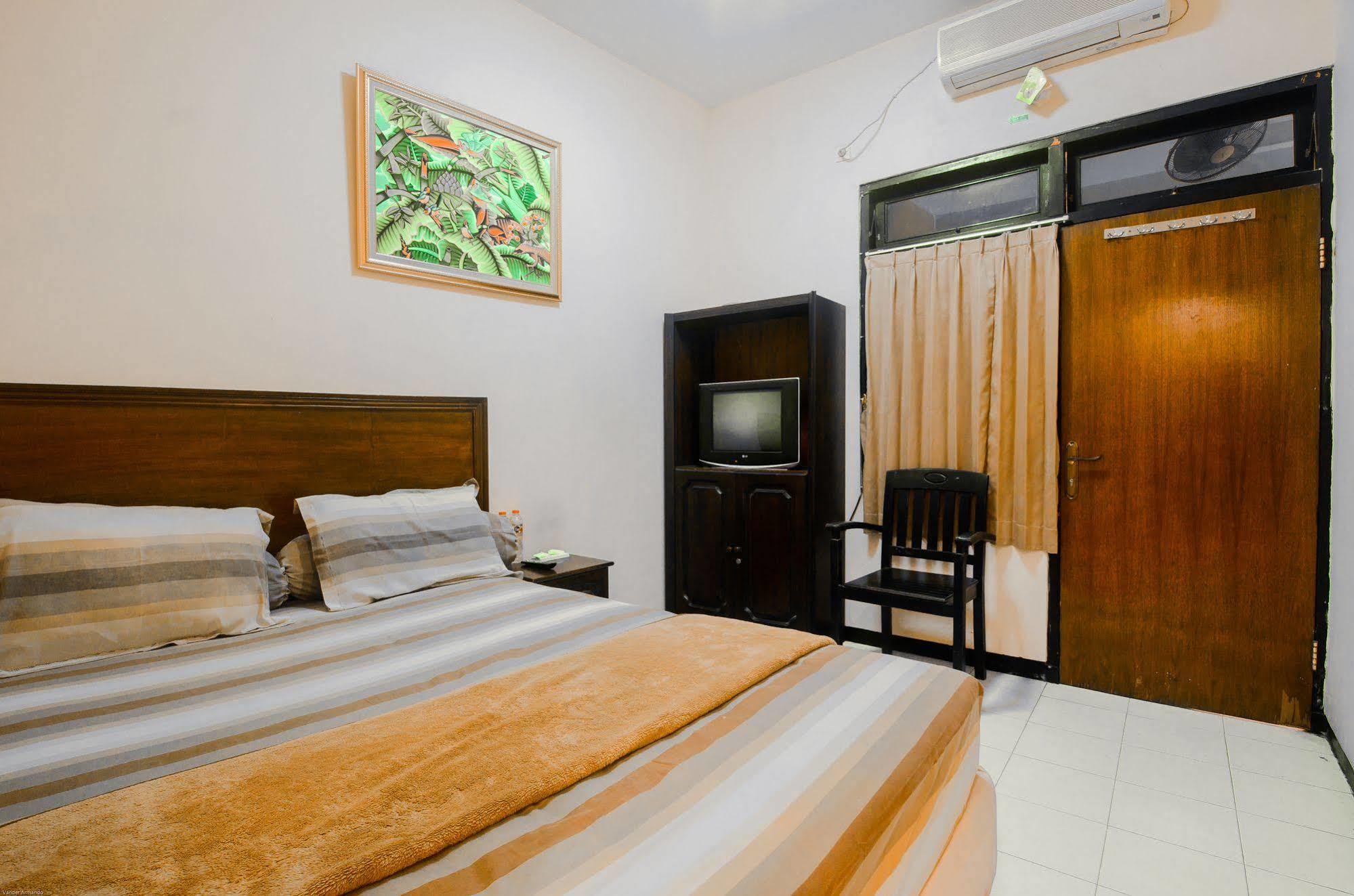 Hotel Keluarga Djagalan Raya Surabaya Luaran gambar