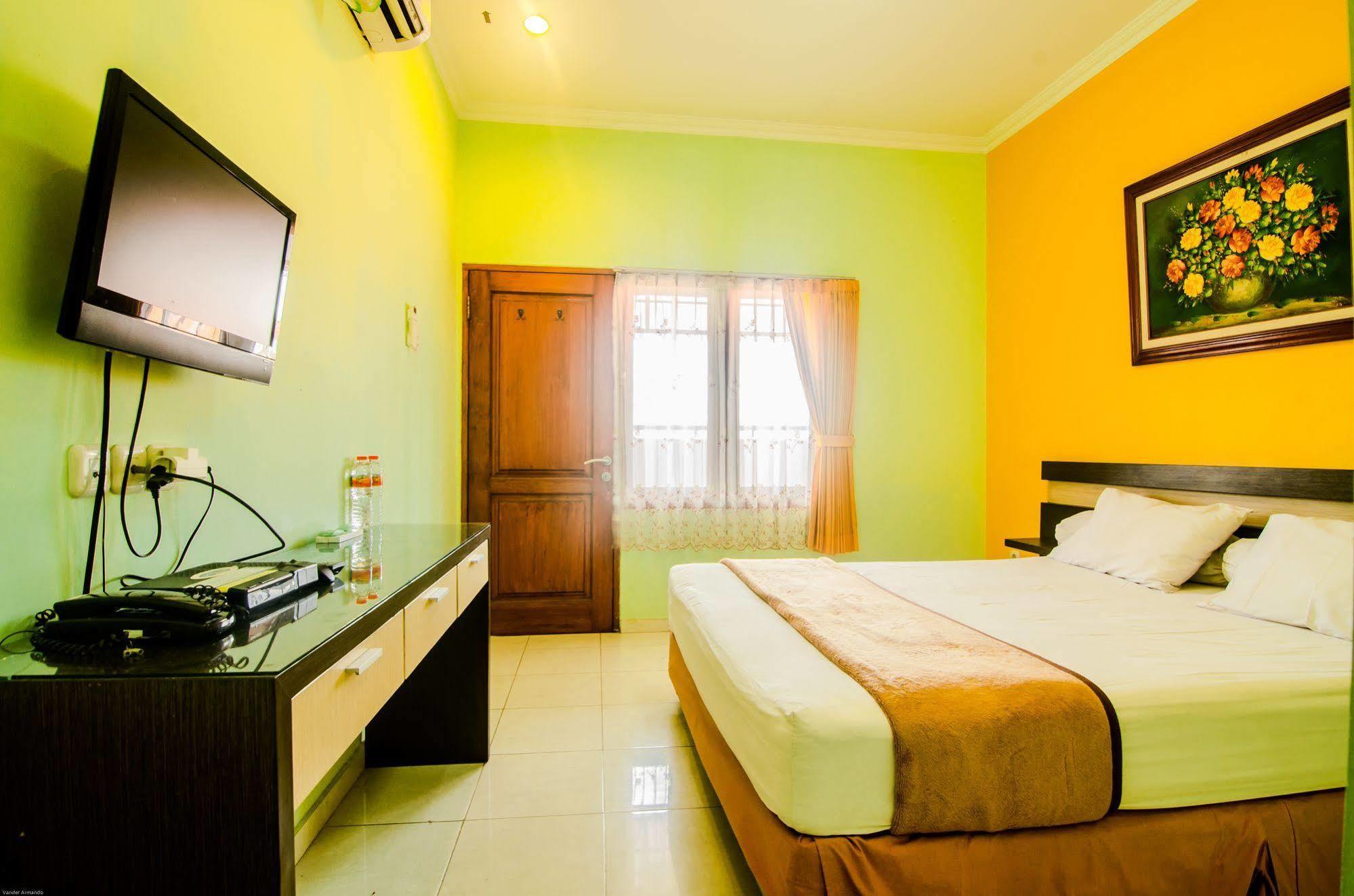 Hotel Keluarga Djagalan Raya Surabaya Luaran gambar