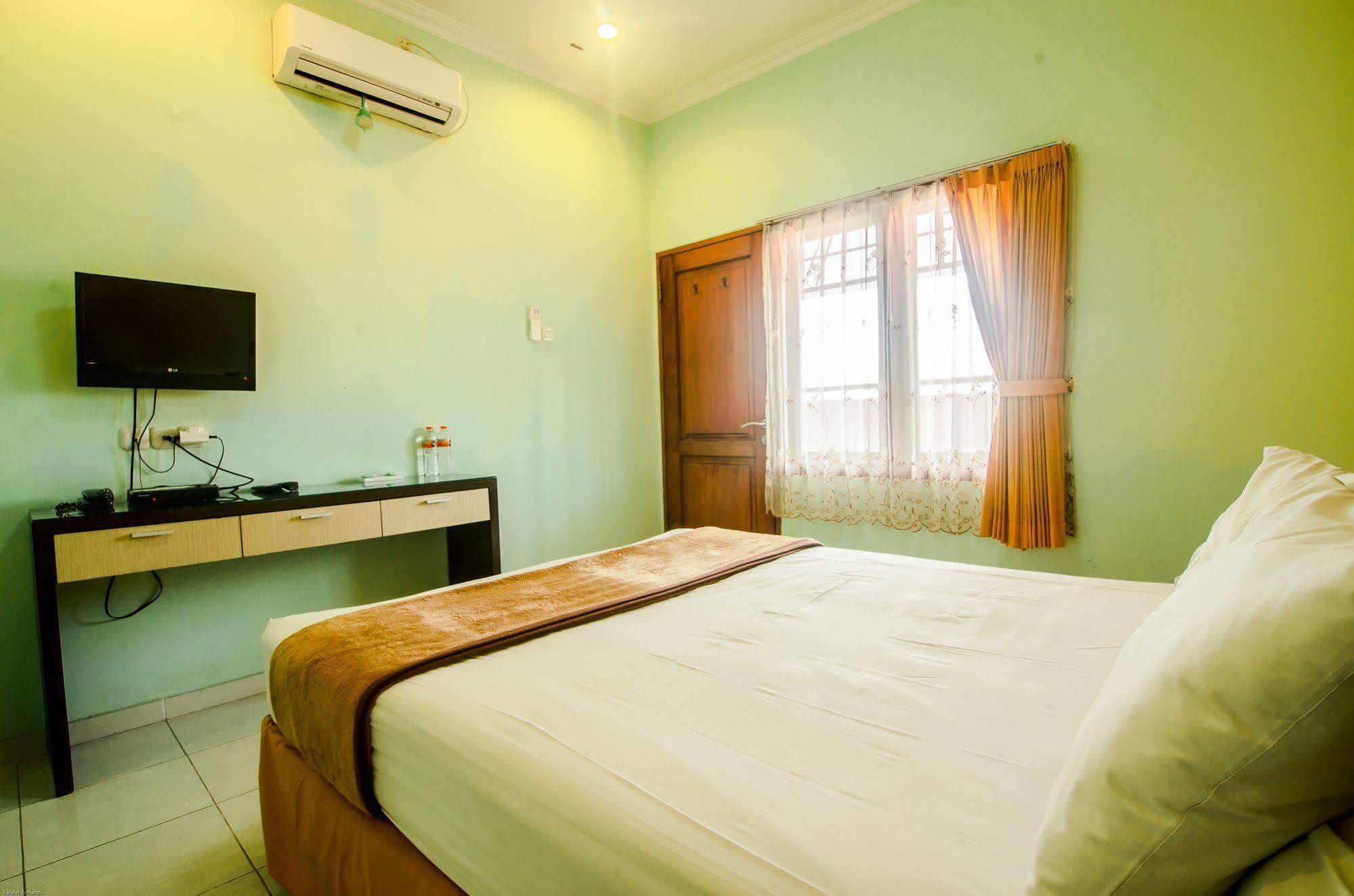 Hotel Keluarga Djagalan Raya Surabaya Luaran gambar