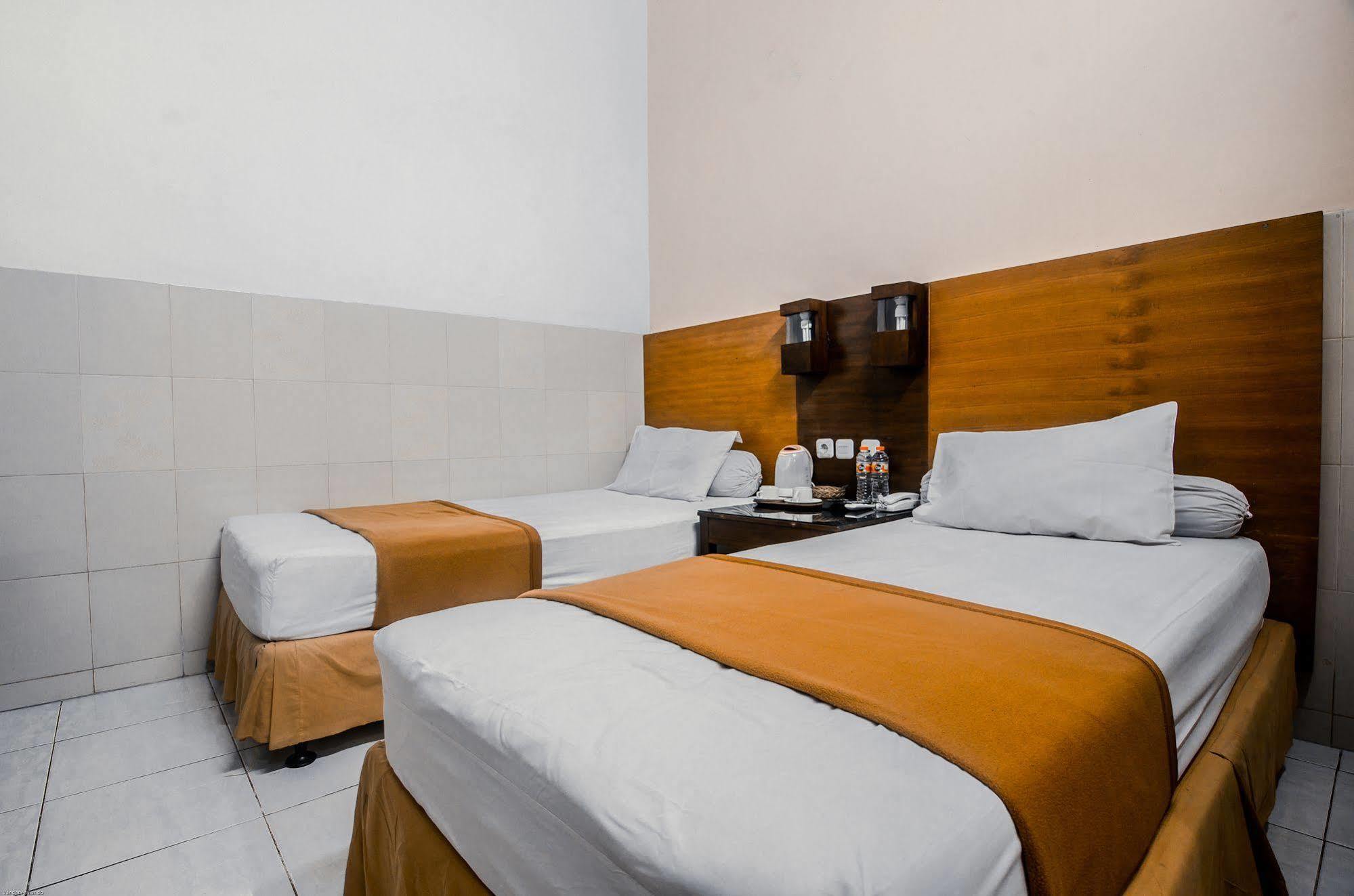 Hotel Keluarga Djagalan Raya Surabaya Luaran gambar