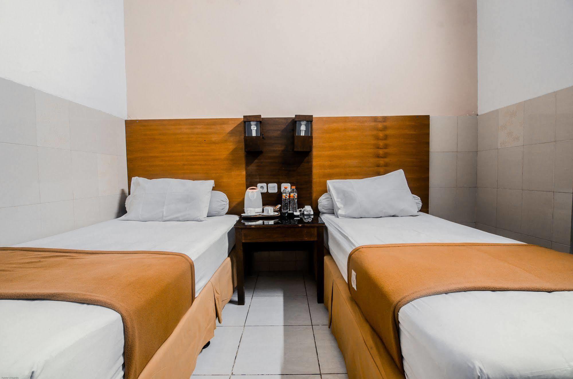 Hotel Keluarga Djagalan Raya Surabaya Luaran gambar
