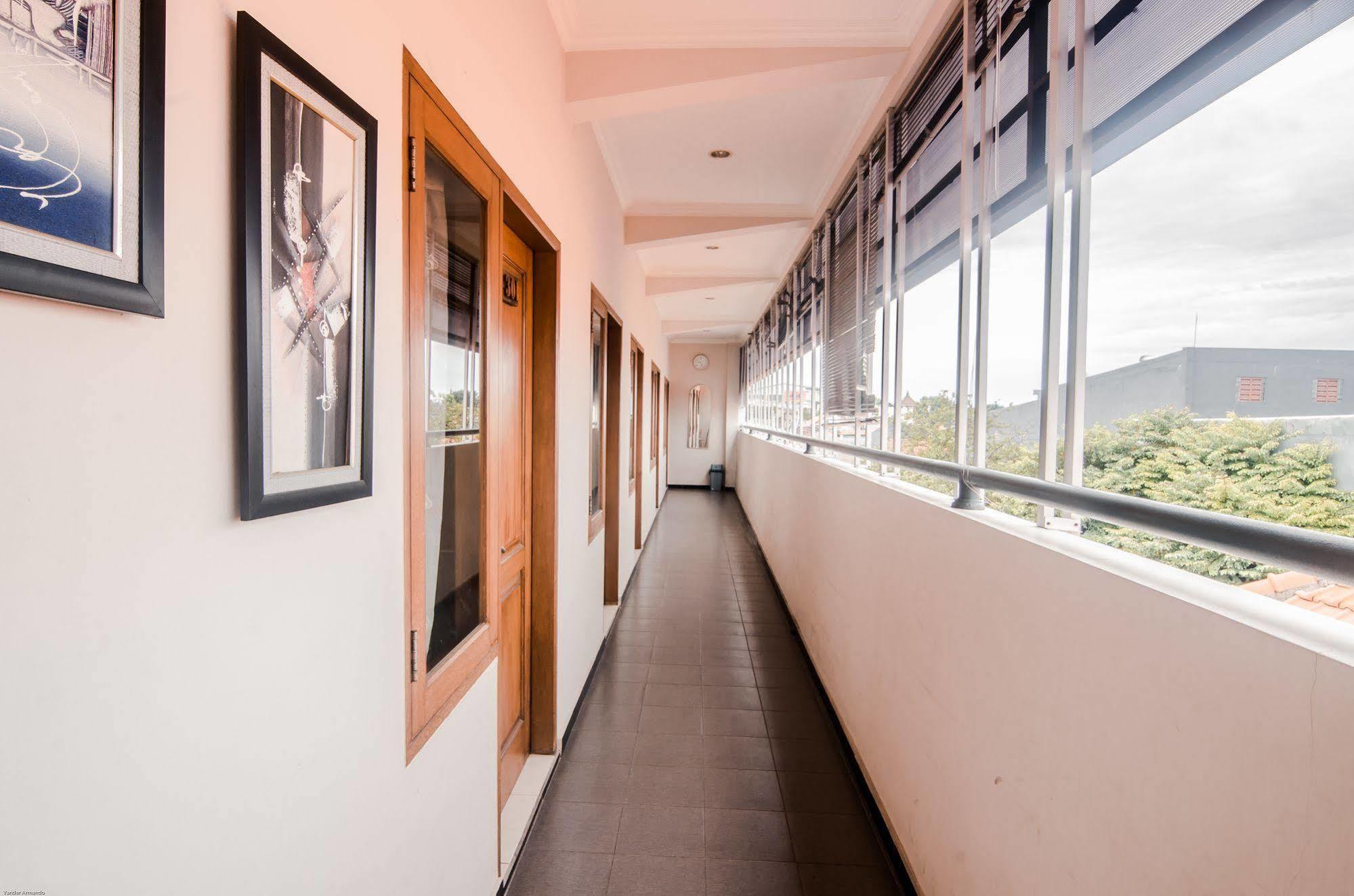 Hotel Keluarga Djagalan Raya Surabaya Luaran gambar