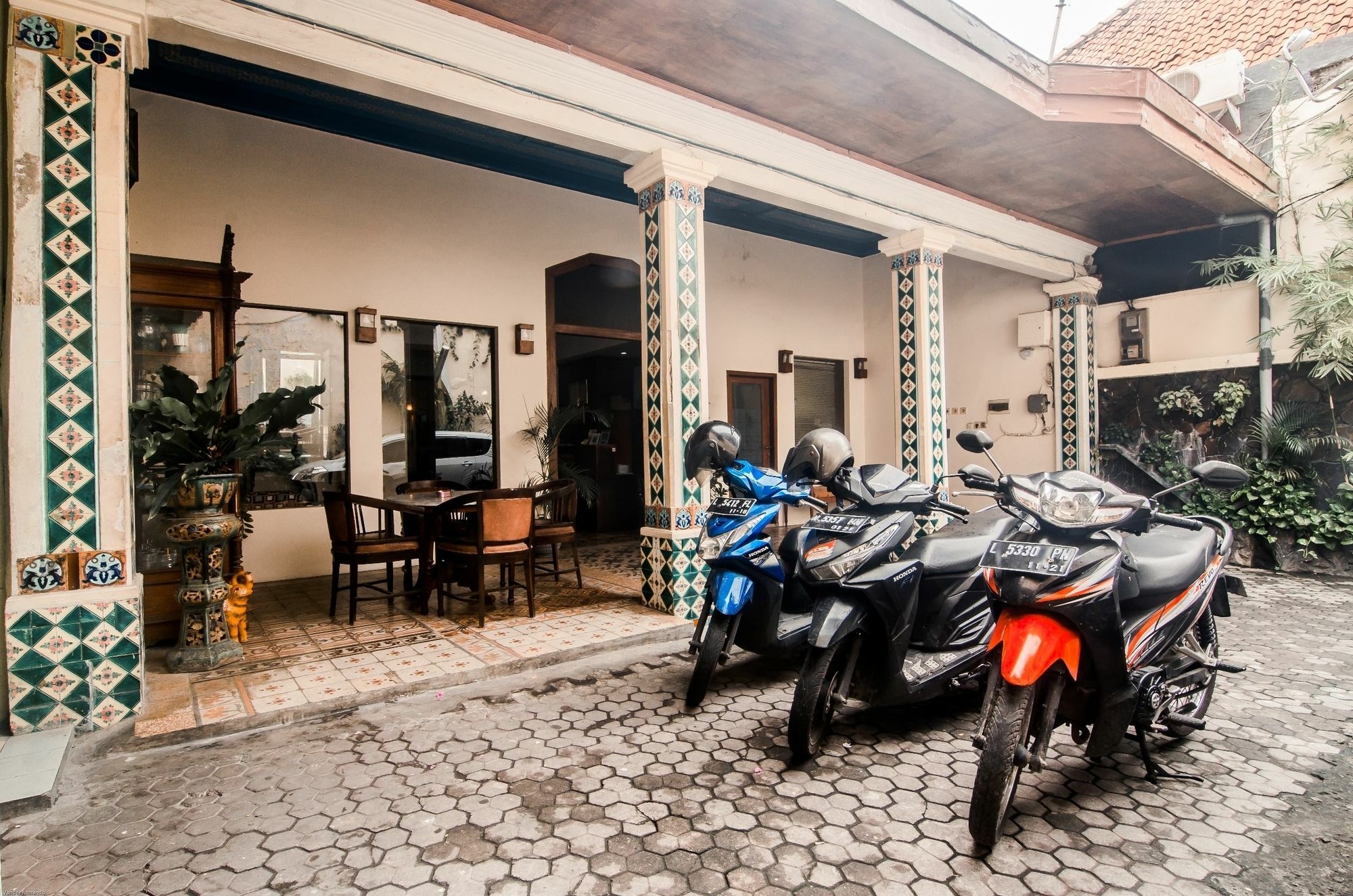Hotel Keluarga Djagalan Raya Surabaya Luaran gambar